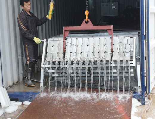 Macchina automatica per la produzione di blocchi di ghiaccio