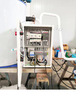 Macchina per il ghiaccio a scaglie di acqua di mare commerciale da 1 tonnellata 400 kg 380 V