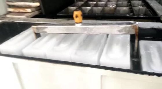 500 kg/giorno-50 tonnellate/giorno Macchine automatiche per il ghiaccio a blocco di salamoia con condensazione raffreddata ad aria