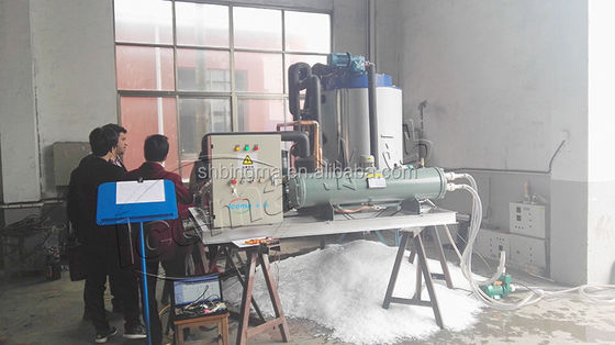 Macchine per la produzione di ghiaccio in fiocchi per elevata produttività nelle operazioni di pesca industriale